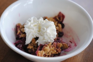 rhubarb strawberry blueberry crisp